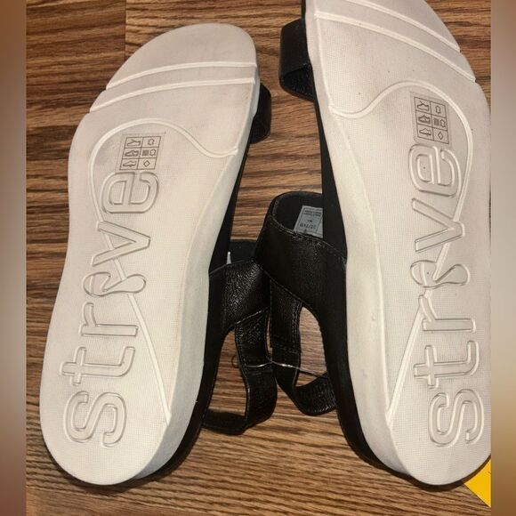 Strive Isla Sandals - Picture 4 of 5